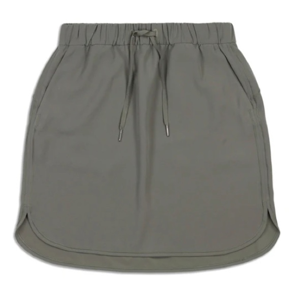 On the Fly Lululemon skirt | Size 6 | Grey